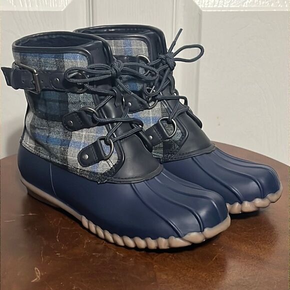 🔥🔥 BEARTRAPS “FAHN” Rain / Winter Snow Duck BOOTS - Navy - Women Sz 6M - EUC - Picture 1 of 11